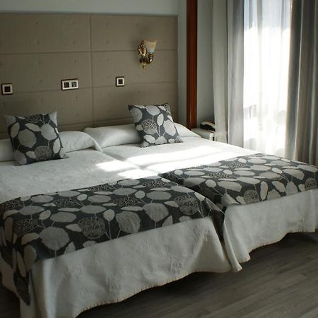 Hotel Los Naranjos Caces Habitación foto