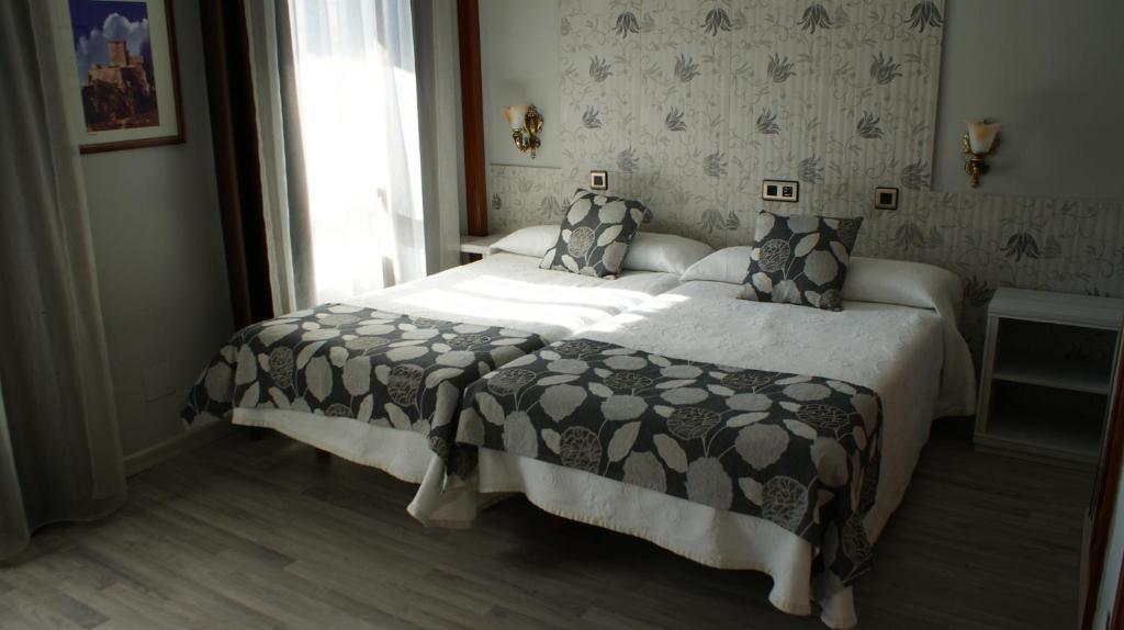 Hotel Los Naranjos Caces Habitación foto