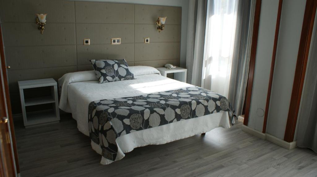 Hotel Los Naranjos Caces Habitación foto