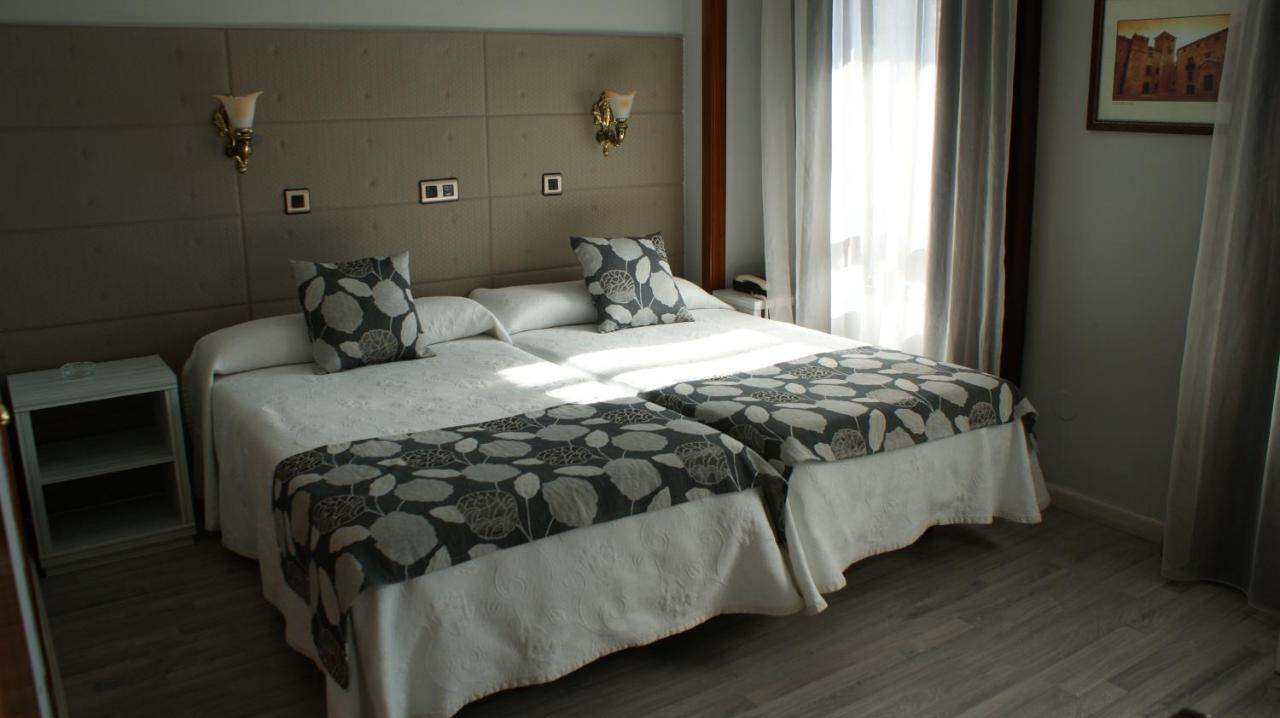 Hotel Los Naranjos Caces Habitación foto